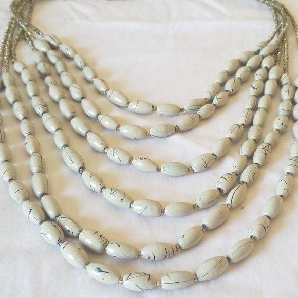🖤 Beautiful Bead/Shell Necklace - Picture 2 of 3